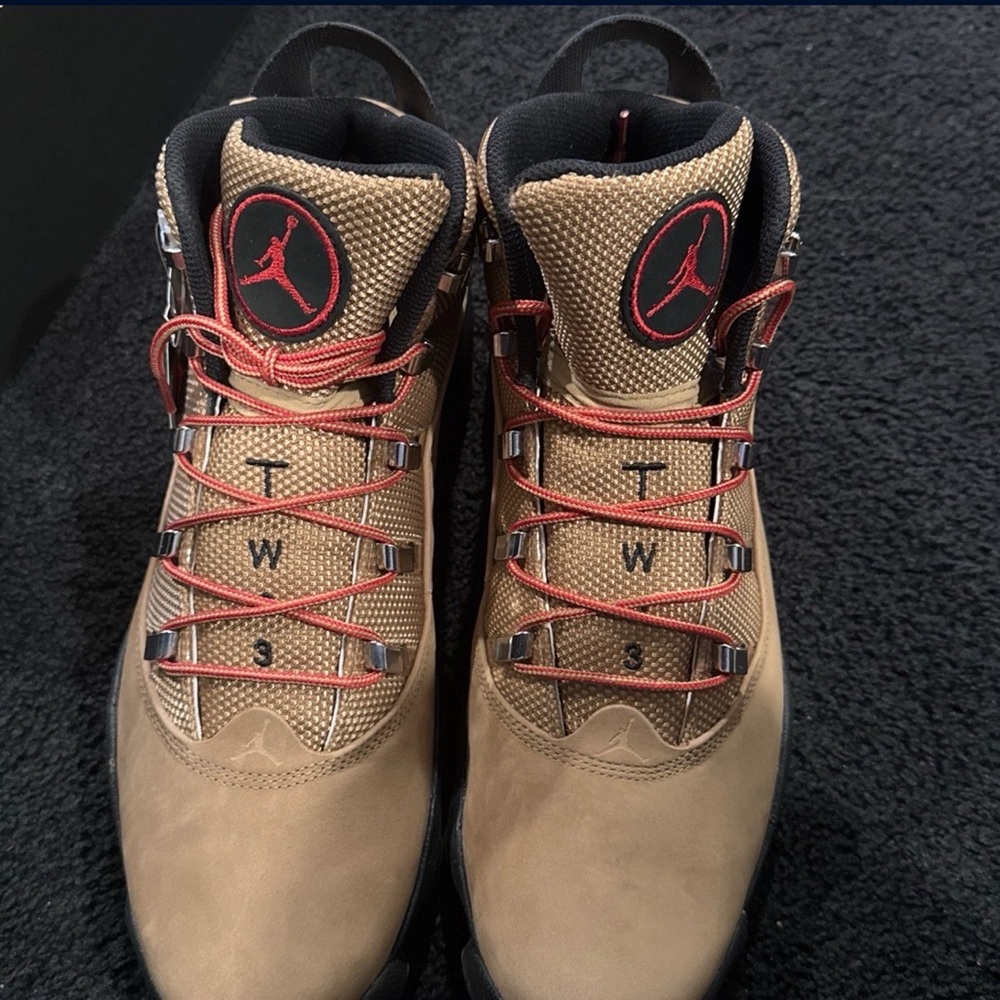 Jordan Men's Tan and Black Sneakers